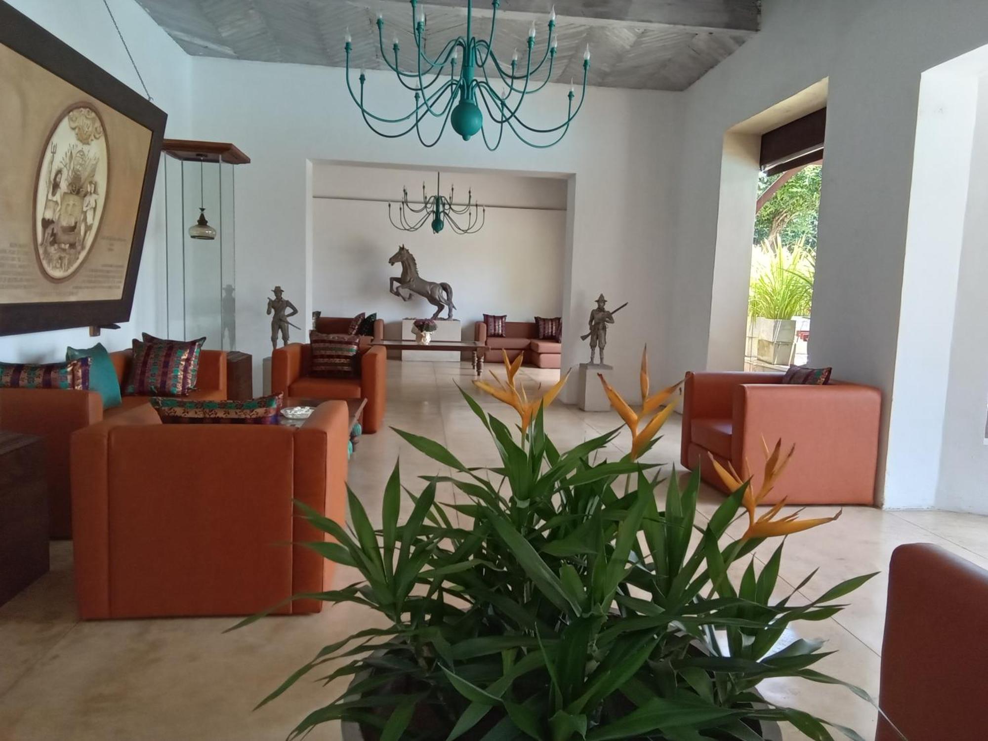 גאלה The Lady Hill Hotel מראה חיצוני תמונה